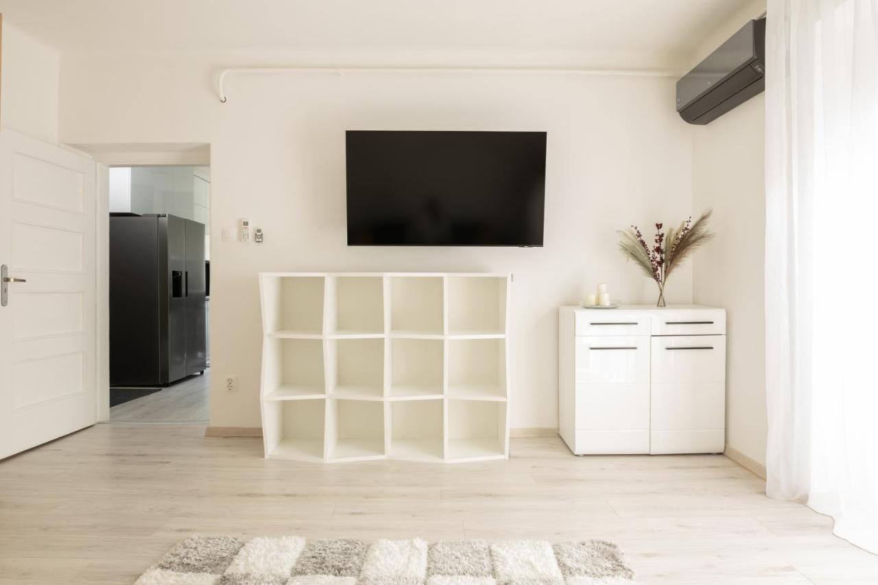 Ferienwohnung Smart Square With Free Parking Debrecen Exterior foto