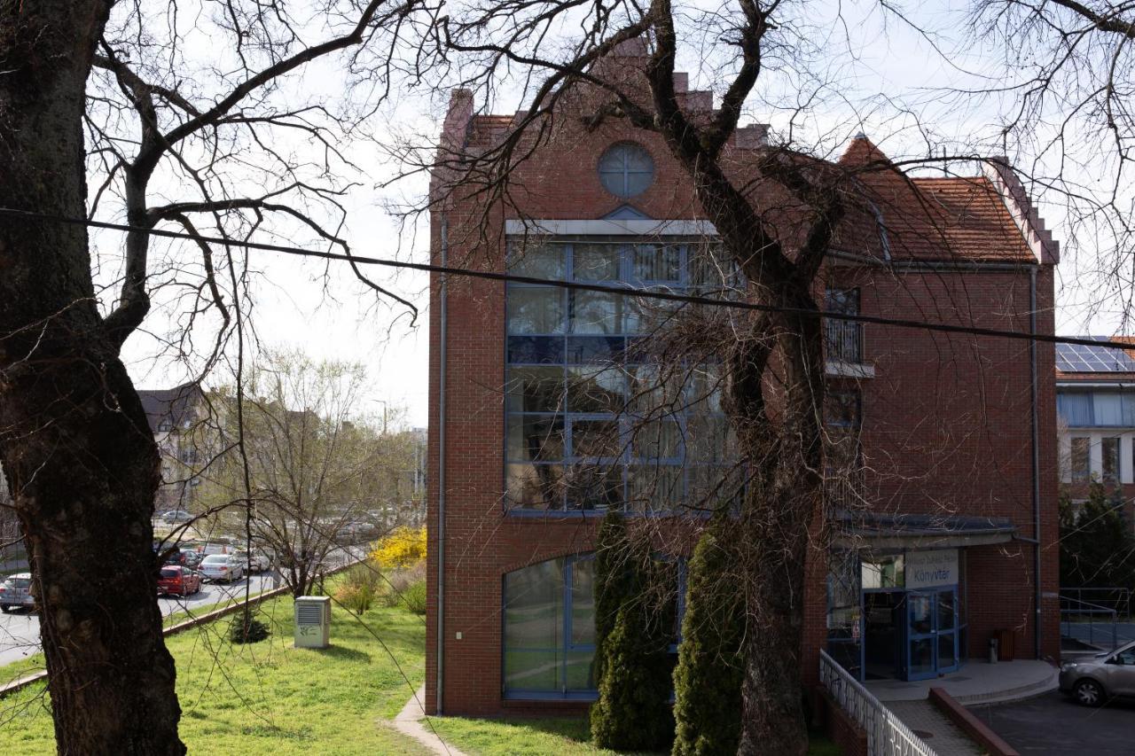 Ferienwohnung Smart Square With Free Parking Debrecen Exterior foto